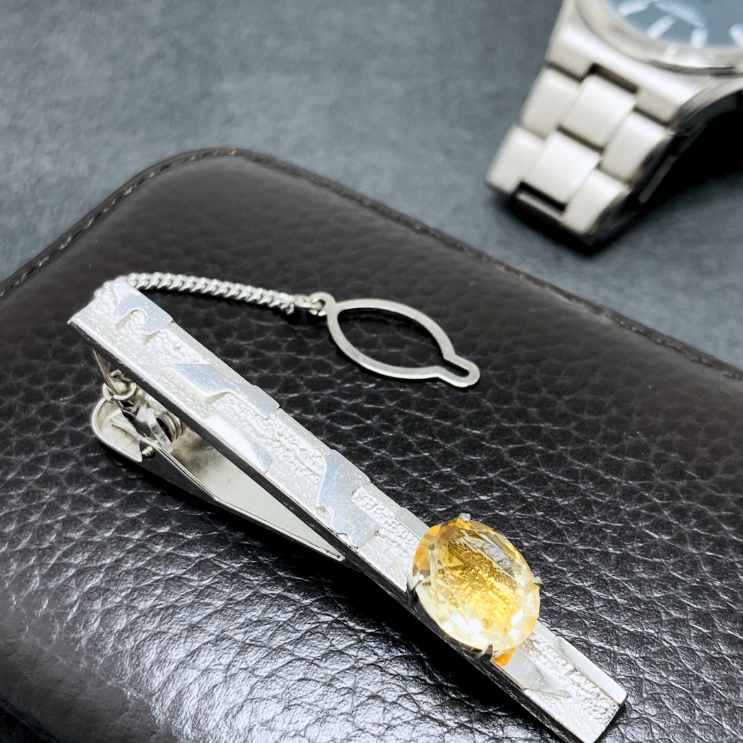 ラス1 11×9 金糸雀色 シトリン/黄水晶  シルバー 天然石ネクタイピン - 彫