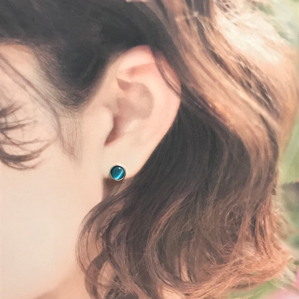 113【レイクブルーキャッツアイ】カボションピアス＊6mm 4枚目の画像