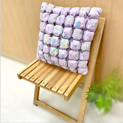 パフのクッション～フラワー刺繍・ライトピンク:お部屋に置くとパッと