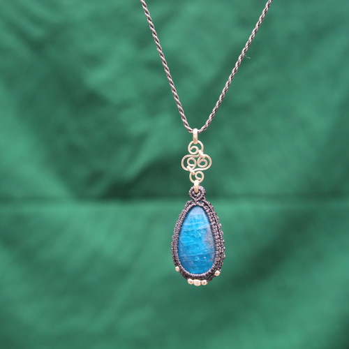 ブルーアパタイト シルバー925 ワイヤーワーク マイクロ マクラメ 紋章