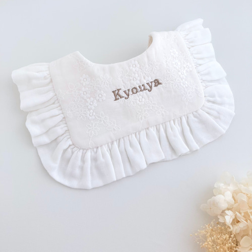 名入れ 出産祝い 白の輝き スクエアフリルスタイ お名前刺繍 花柄