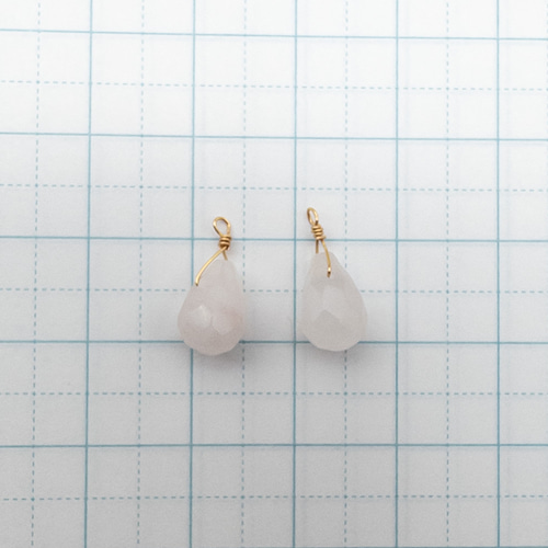 2個＊ 天然石 パーツ ローズクォーツ チャーム 金色 ピアス ペンダント
