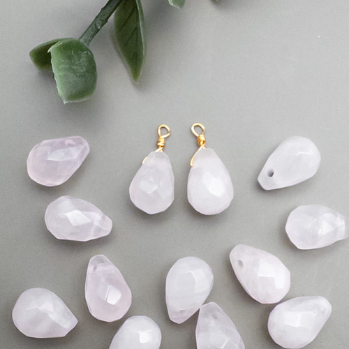 2個＊ 天然石 パーツ ローズクォーツ チャーム 金色 ピアス ペンダント