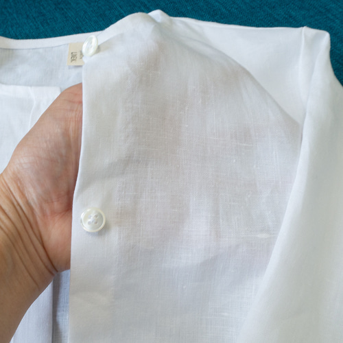 洗いざらしが気持ちいいシンプルリネンシャツ【白・長袖・比翼