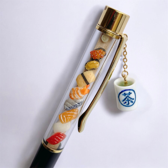 《ガリも、お茶も付いてる》ミニチュアお寿司のボールペン 4枚目の画像