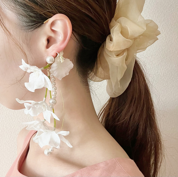 SALE 【完成品】 ear cuff ホワイトフラワーのイヤーカフ イヤーカフ