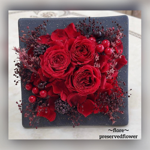 送料無料、ケース付き】アンティーク風✨赤バラ陶器アレンジメント