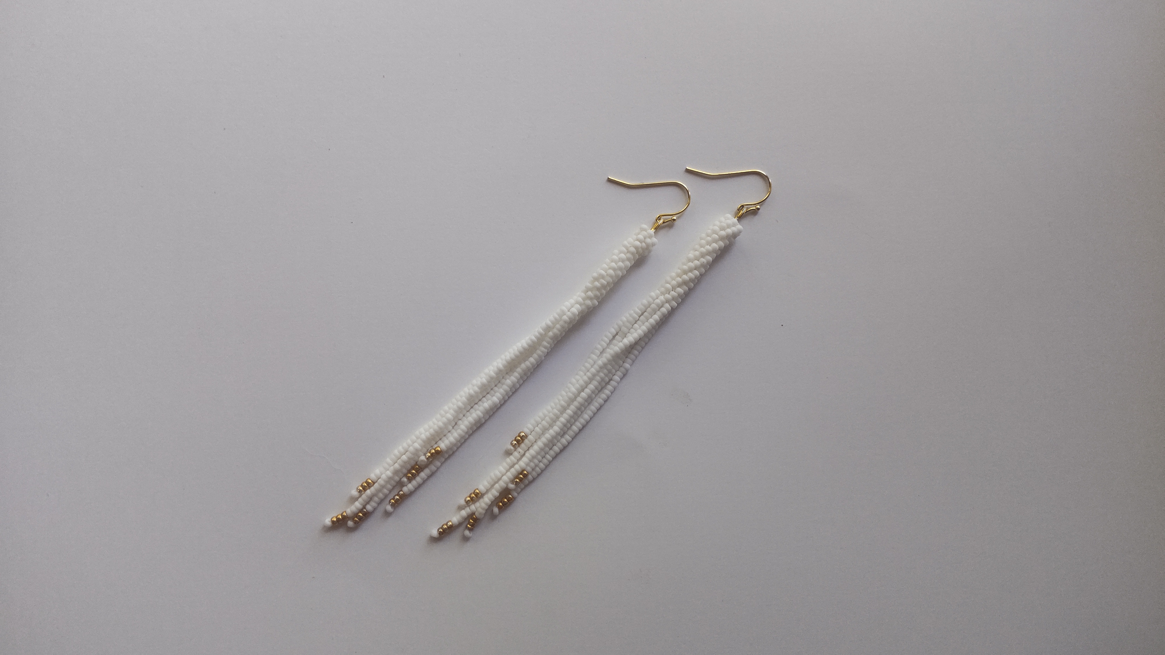 ビーズ螺旋タッセルピアス