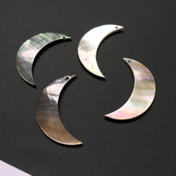 【2個】シェルチャーム＊月 3枚目の画像