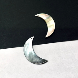 【2個】シェルチャーム＊月 1枚目の画像