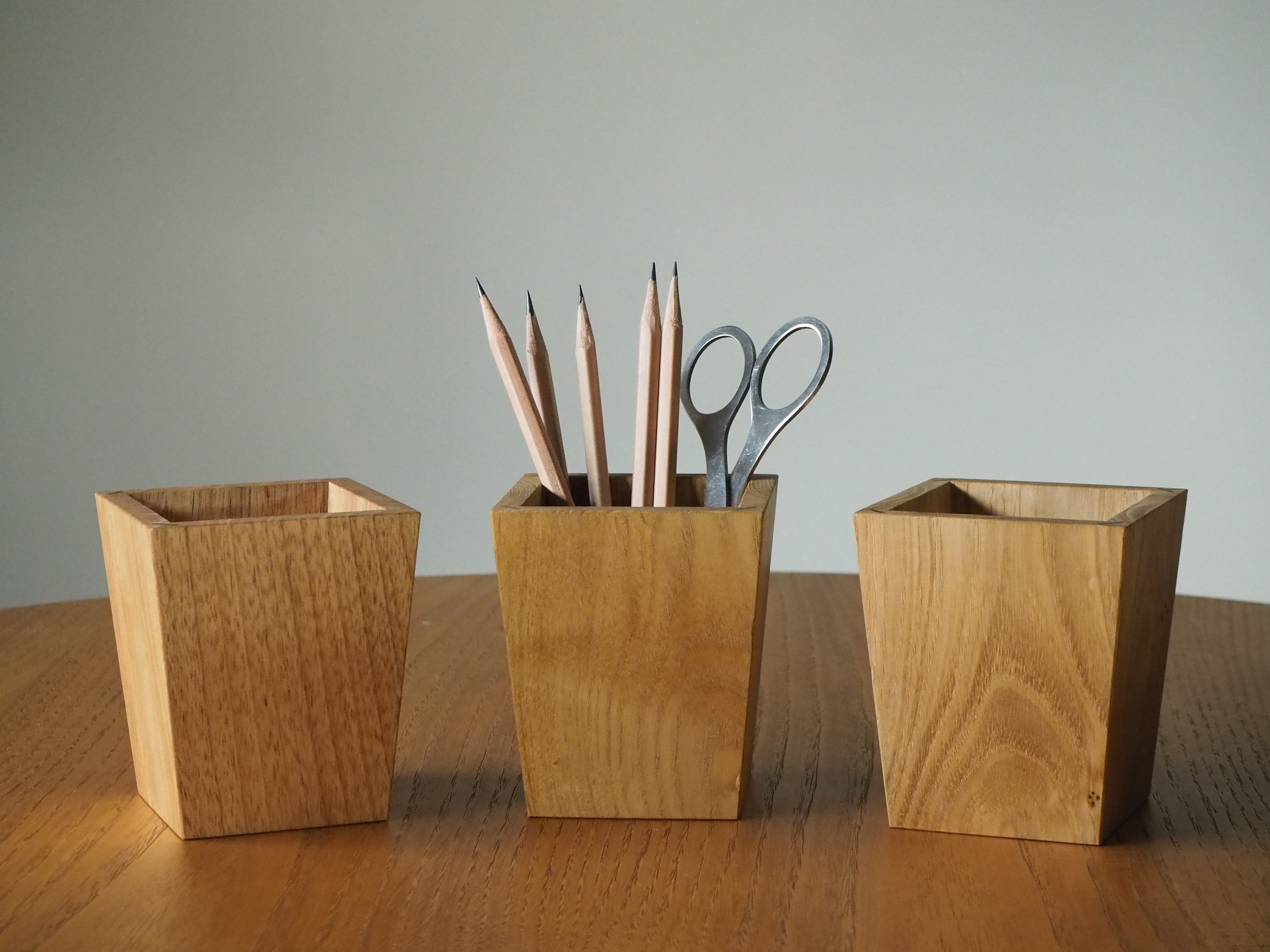 木のペン立て 《クルミ、キハダ、クリ》　1個