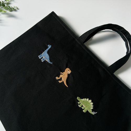 名入れOK【2サイズ・紺色】恐竜の刺繍・レッスンバッグ・男の子 名入れOK【2サイズ・紺色】恐竜の刺繍・レッスンバッグ・男の子