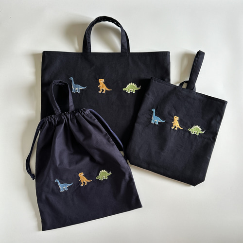 名入れOK【2サイズ・紺色】恐竜の刺繍・レッスンバッグ・男の子 名入れOK【2サイズ・紺色】恐竜の刺繍・レッスンバッグ・男の子