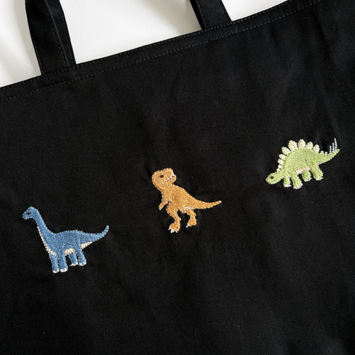 名入れOK【2サイズ・紺色】恐竜の刺繍・レッスンバッグ・男の子