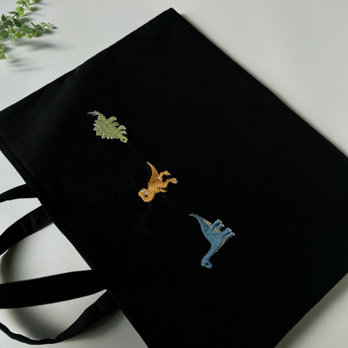 ブラウ商品　恐竜刺繍入りレッスンバッグ 1cb0a81ba2c122c4106ef86d0a5d53