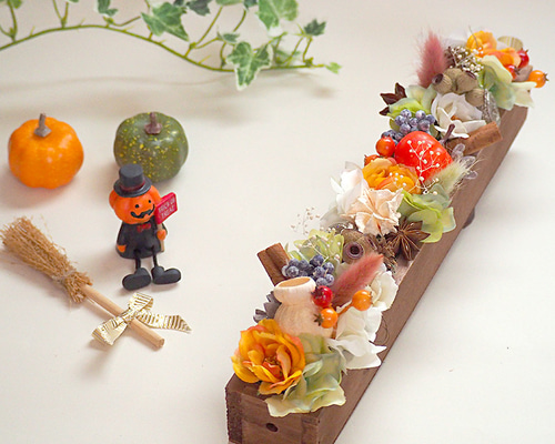 momom 0923様　ハロウィンバトンアレンジネコ17 オーダー品仏花 花ネコmini（しろねこ）ハッピーハロウィン｜猫の花ギフト