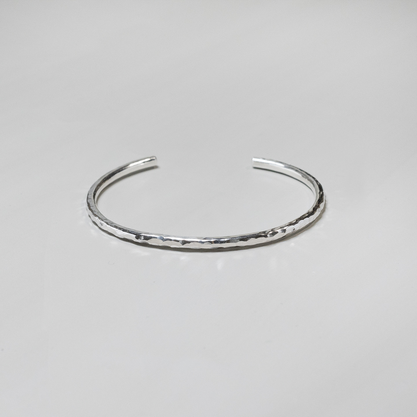 シルバーラウンドプレーンバングル 3.0mm幅 槌目｜FA-1109