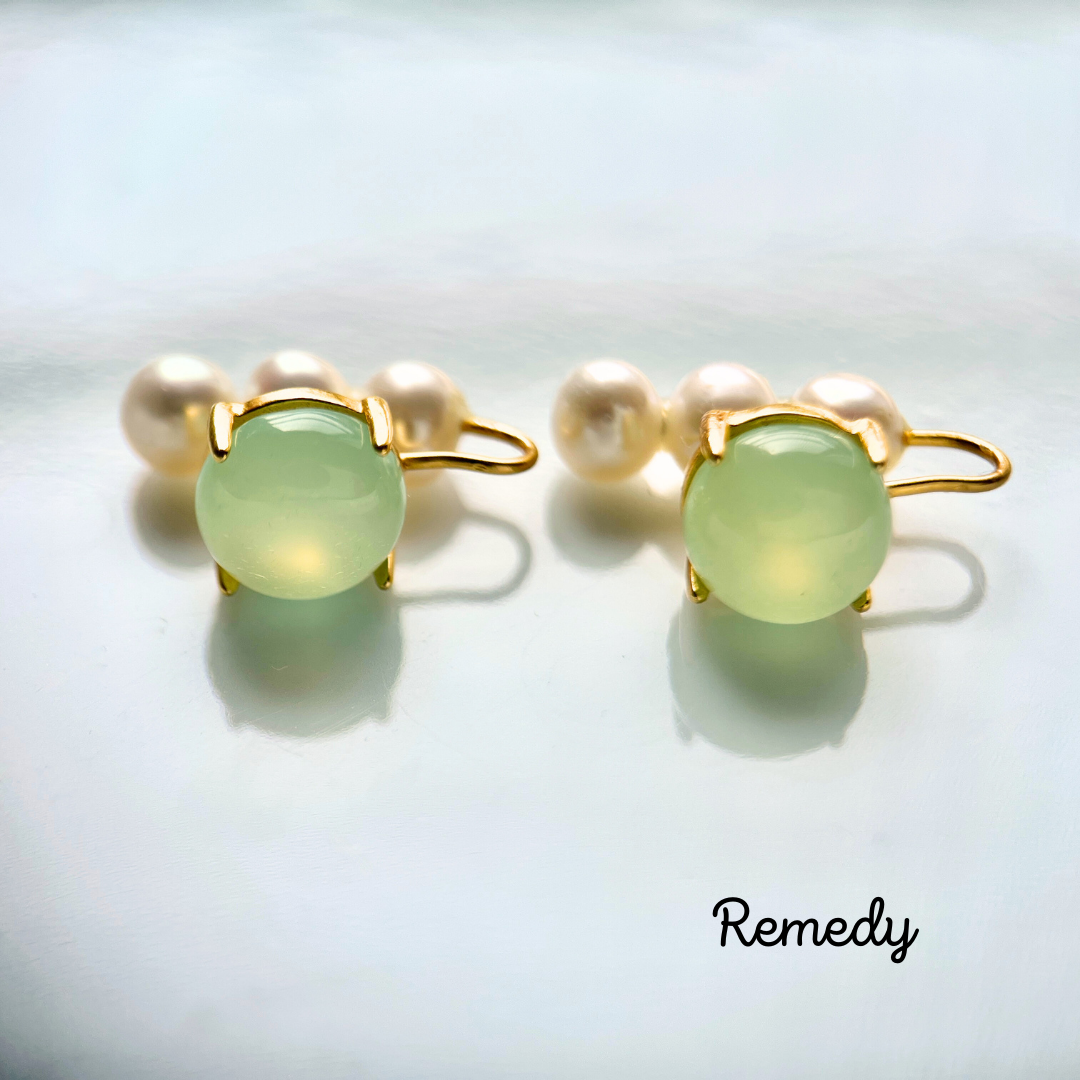 2way☆彡アップルグリーンカルセドニーと高品質３粒淡水真珠の痛くないリバーシブルイヤリング〜〜6月誕生石