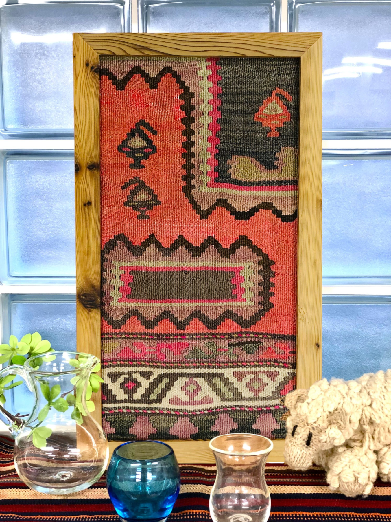 キリムフレーム　～オールドキリムを額装加工したインテリア～　古の遊牧民の息吹を感じる空間づくり