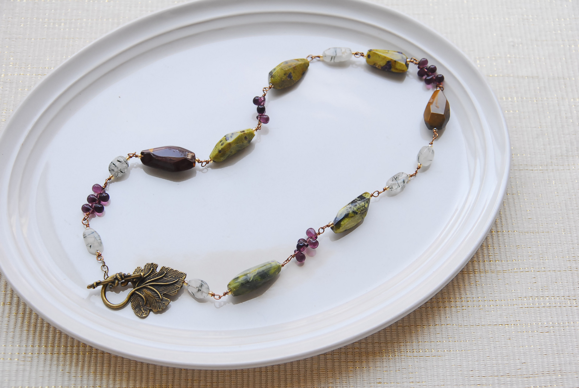 再販　山葡萄のネックレス