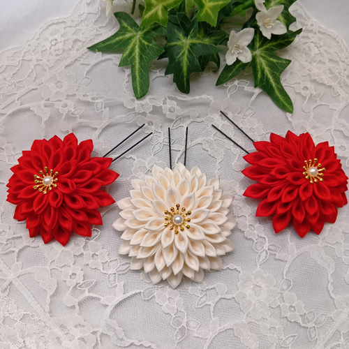 受注制作】赤 白 つまみ細工 髪飾り 成人式 結婚式 七五三 和装 袴