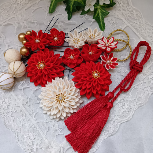 受注制作】赤 白 つまみ細工 髪飾り 成人式 結婚式 七五三 和装 袴
