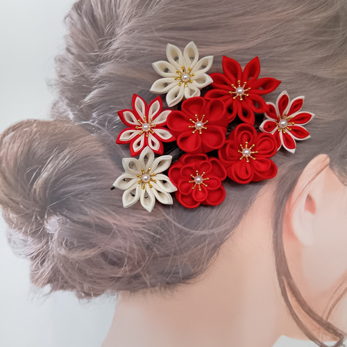 つまみ細工髪七五三　成人式　花魁　卒業式　結婚式　赤黒柄白　　蝶々　タッセル つまみ細工髪七五三 成人式 花魁 卒業式 結婚式 赤黒柄白 蝶々