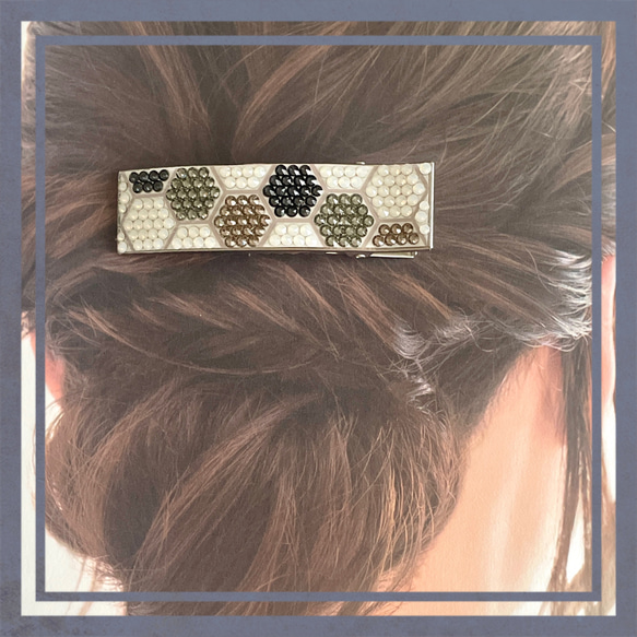 ◇ハニカム タイル◇和柄 ブラック系▲ヘアクリップ▲着物姿にも＊クリスタルデコレーション 2枚目の画像