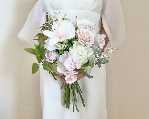 胡蝶蘭とカラーのクラッチブーケ☆ブートニア付き fe3d6a0b84848c8a751bd8cc701279