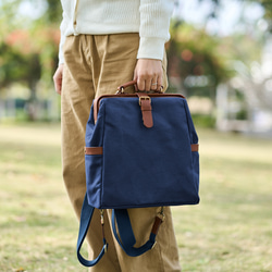 「帆布x皮革組合」框架背包扁平式扣環手工經典背包 第14張的照片