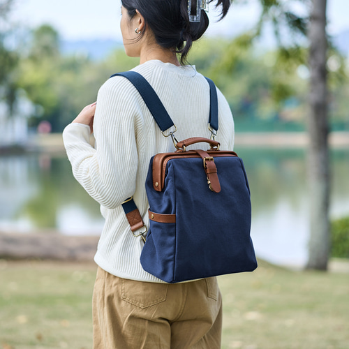 帆布×革の組み合わせ」口枠リュック フラットタイプのがま口