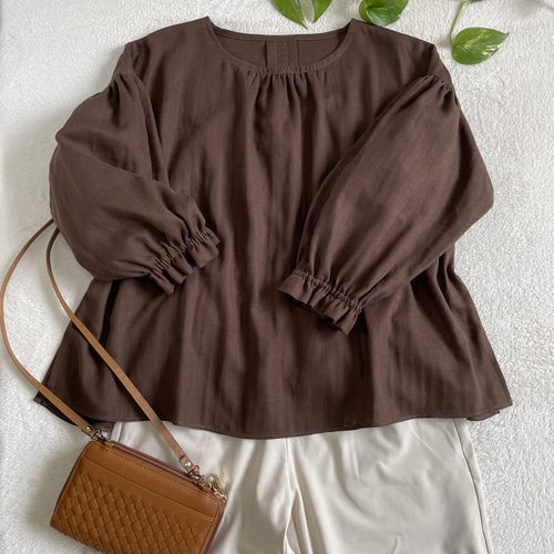 再販❣️Wガーゼ秋色❣️ふんわりギャザー袖の柔らかブラウスチョコ