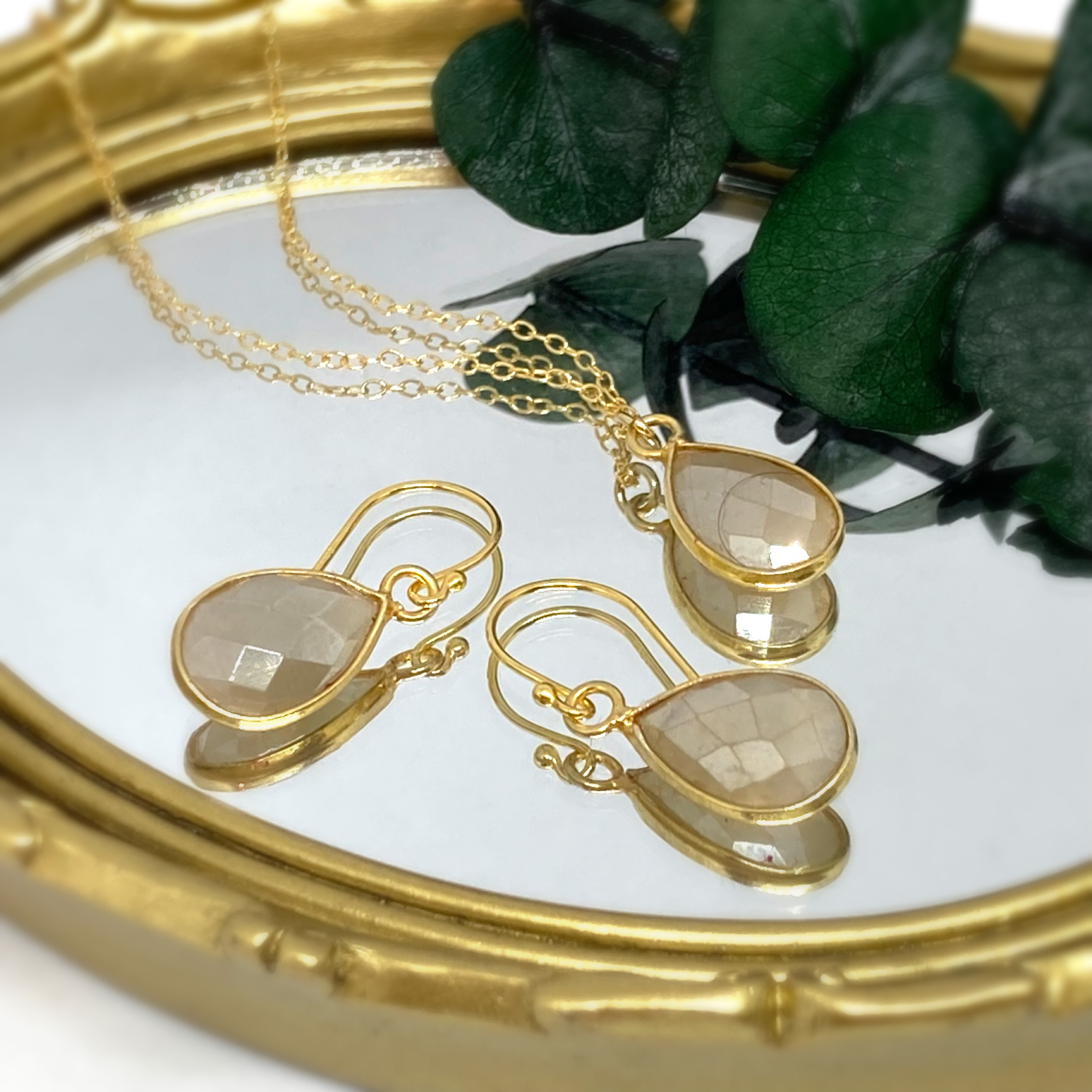 【天然石】グレームーンストーンのネックレスとピアス