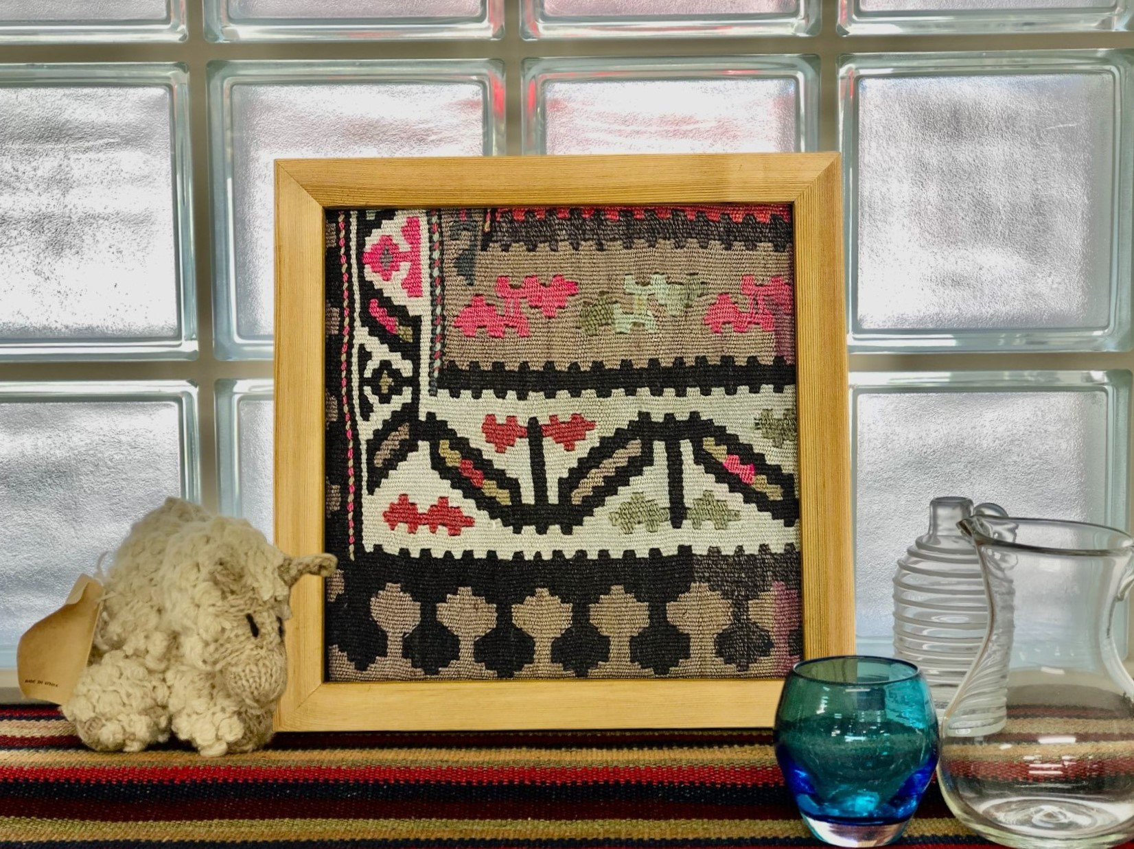 キリムフレーム　～オールドキリムを額装加工したインテリア～　古の遊牧民の息吹を感じる空間づくり