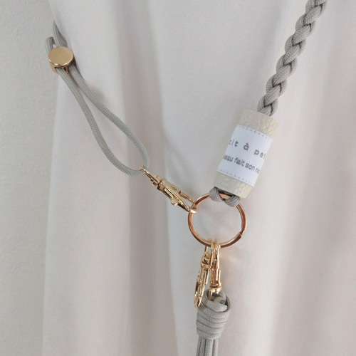 【ハンドメイド】パラコード・スマホ用ショルダーストラップ 長さ調節可能 タッセル付き パラコード スマホストラップ スマホ