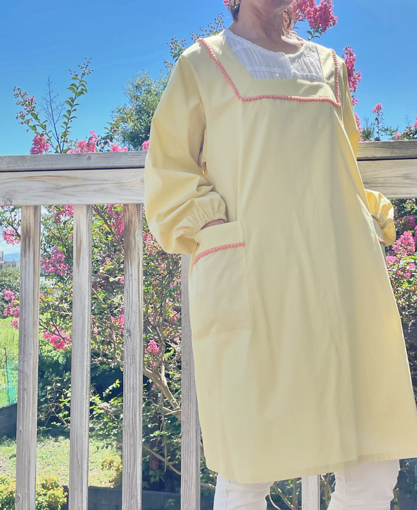 ポンポンフリルの割烹着