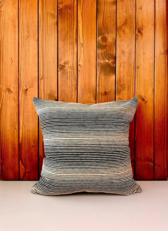 【クッションカバー】【椅子生地使用】【トルコ製】モノクロボーダー × 本革 ラグジュアリー マニッシュ 45×45㎝用