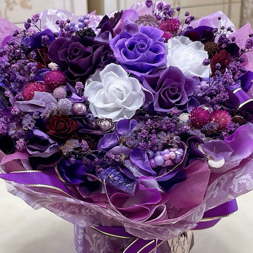 送料無料、ラッピング込】紫、白ミックスバラ花束プリザーブドフラワー