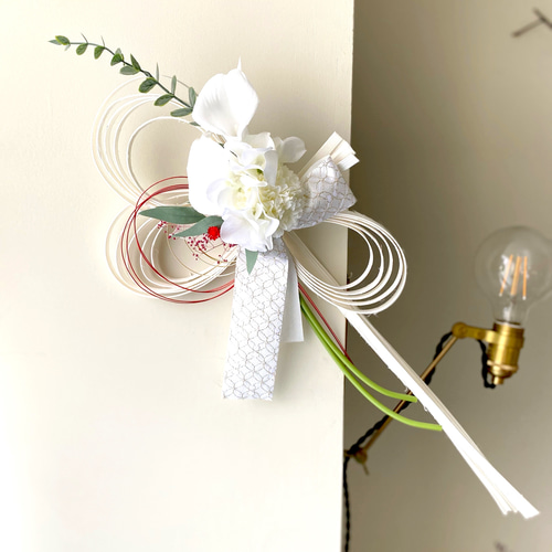 2026 お正月飾り しめ縄 ホワイトラタン しめ飾り カラーと白菊 特大