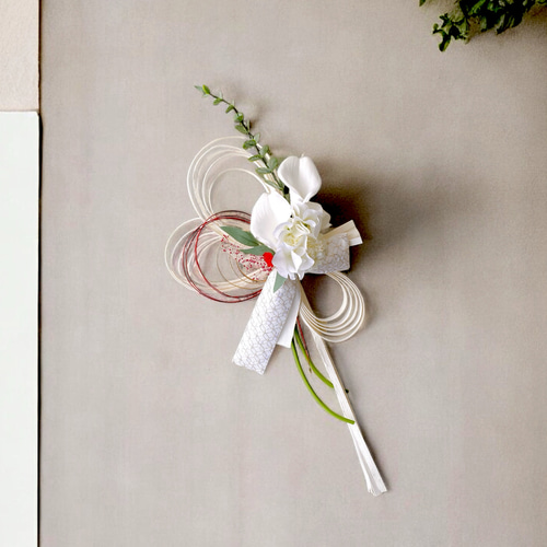 2026 お正月飾り しめ縄 ホワイトラタン しめ飾り カラーと白菊 特大