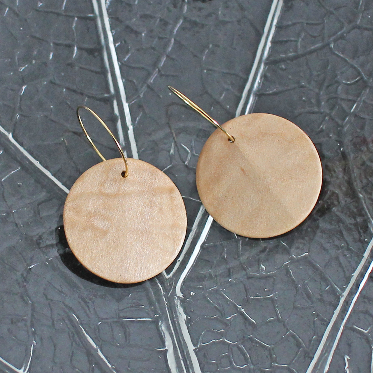 木のピアス　Tochi