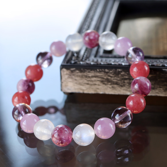 ブルームーンストーンとロードライドガーネットのブレスレット ブルー