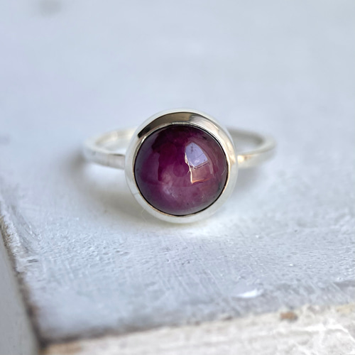 シルバーリング 紫色オーバルカット　バイオレットスタールビー シルバーリング 紫色オーバルカット バイオレットスタールビー