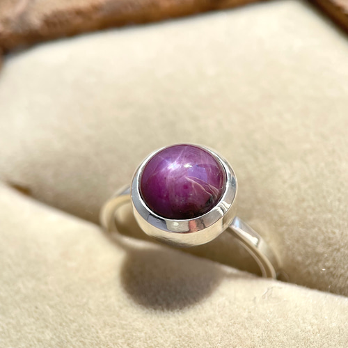 シルバーリング 紫色オーバルカット　バイオレットスタールビー シルバーリング 紫色オーバルカット バイオレットスタールビー