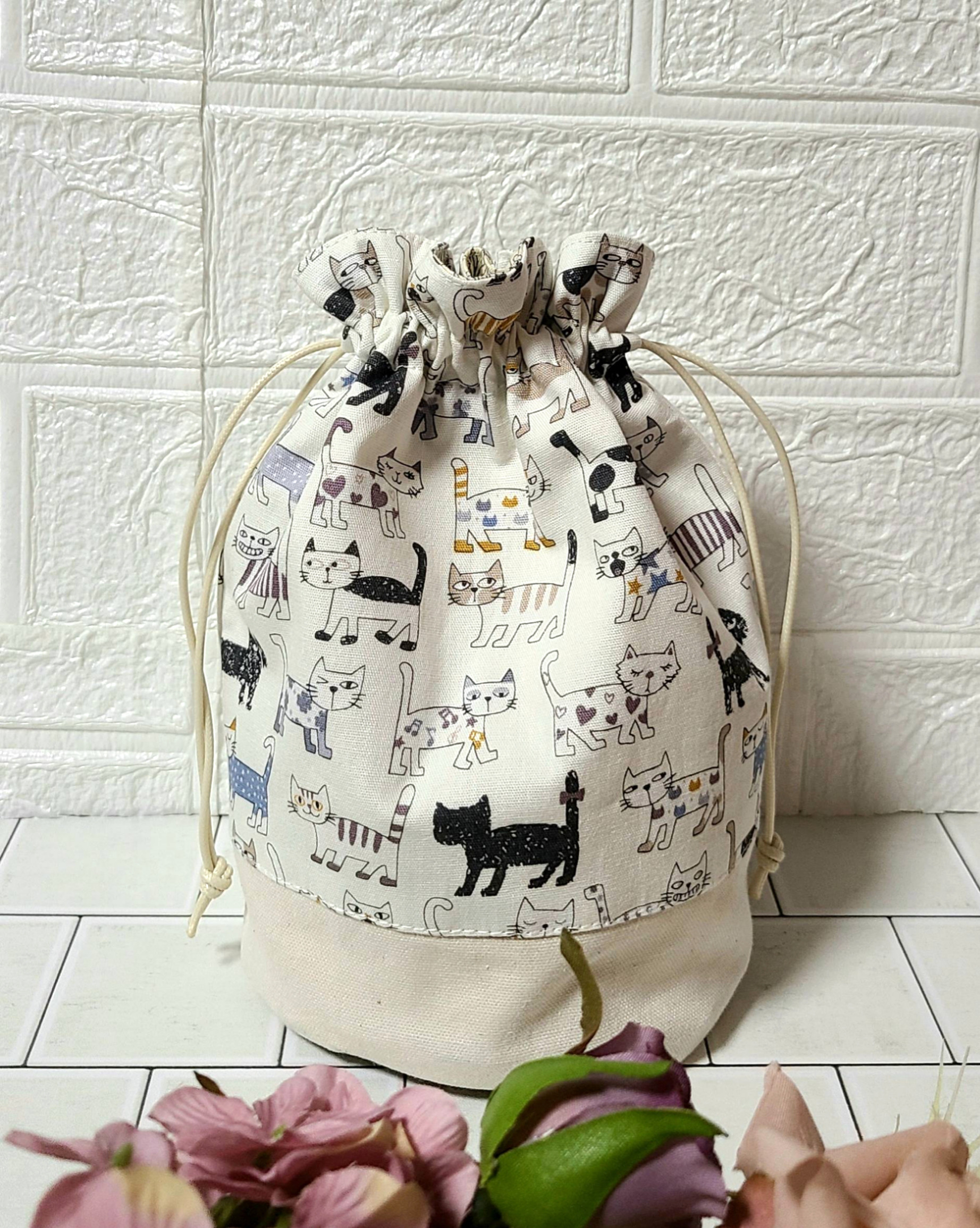 【期間限定特価】 Cats アップリケポーチ w＋巾着 ❁ハンドメイドになります❁ 財布・ケース・小物入れ