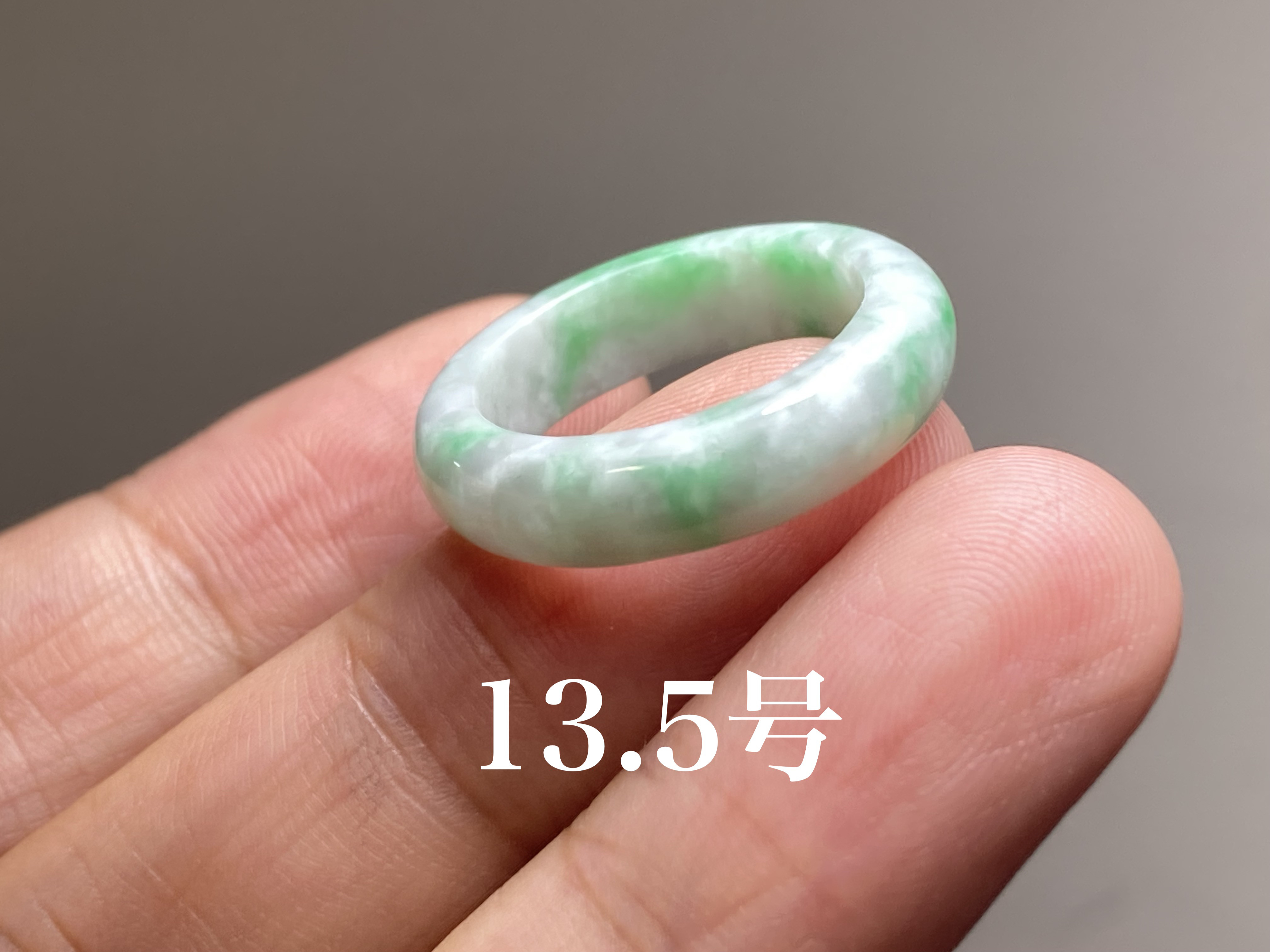 L9-22 美品 白底陽緑 13.5号 ミャンマー産天然 A貨 本翡翠 くりぬき リング