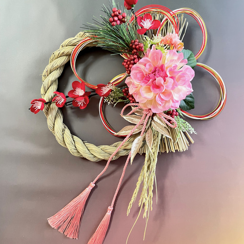 しめ縄リース　ピンク系　ダリア しめ縄リース、しめ縄飾り くすみピンクダリア - メルカリ