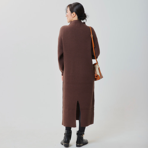 楽ちん1枚でコーデが完成】 ぽわん袖のニットワンピース ブラウン FREE