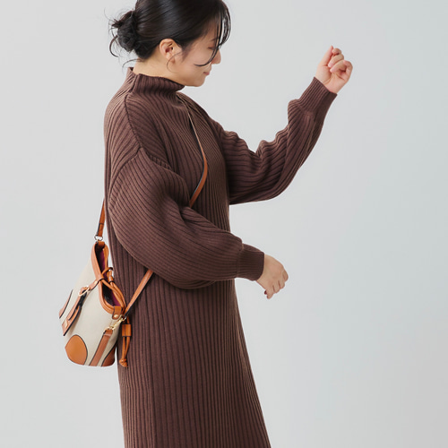 楽ちん1枚でコーデが完成】 ぽわん袖のニットワンピース ブラウン FREE