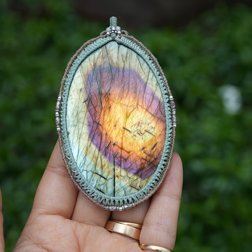 特大スペシャルな渦☆高品質☆マルチカラーラブラドライト マクラメ